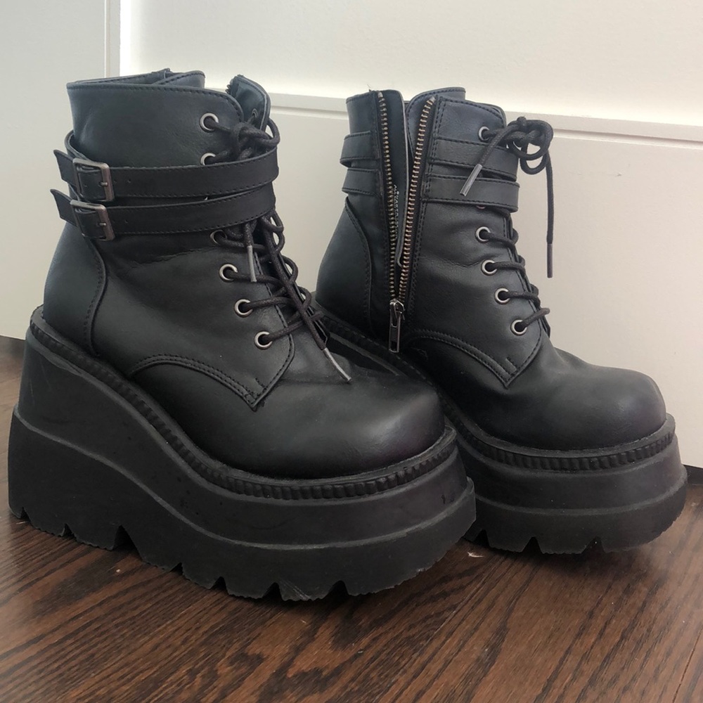 Black platforms